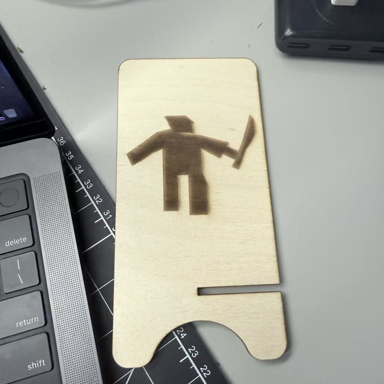 This is a model I laser-cut following an instructional video.