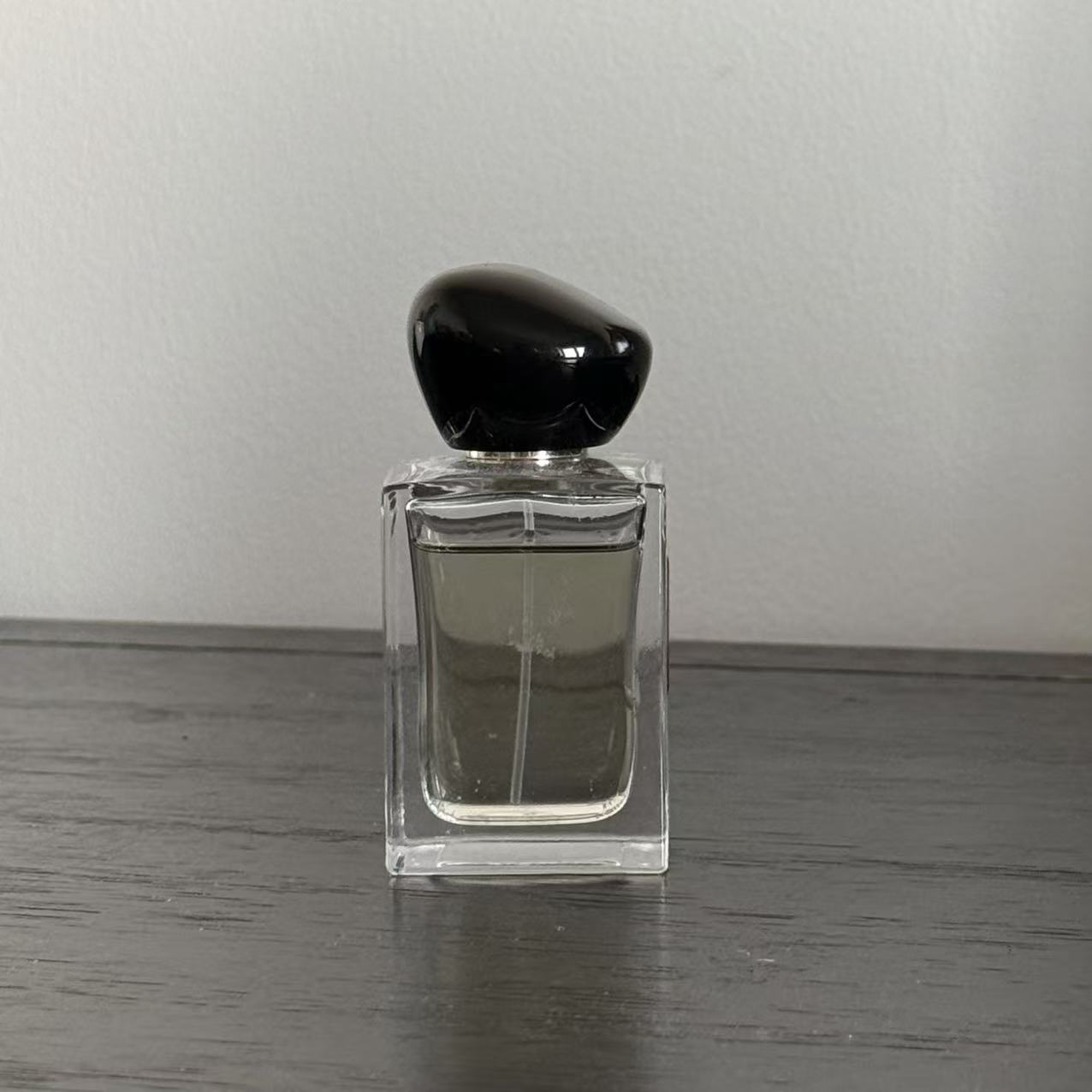This is a perfume in another perspective, It is the irregular polygonal object I chose because it is easy to carry and has a simple shape.