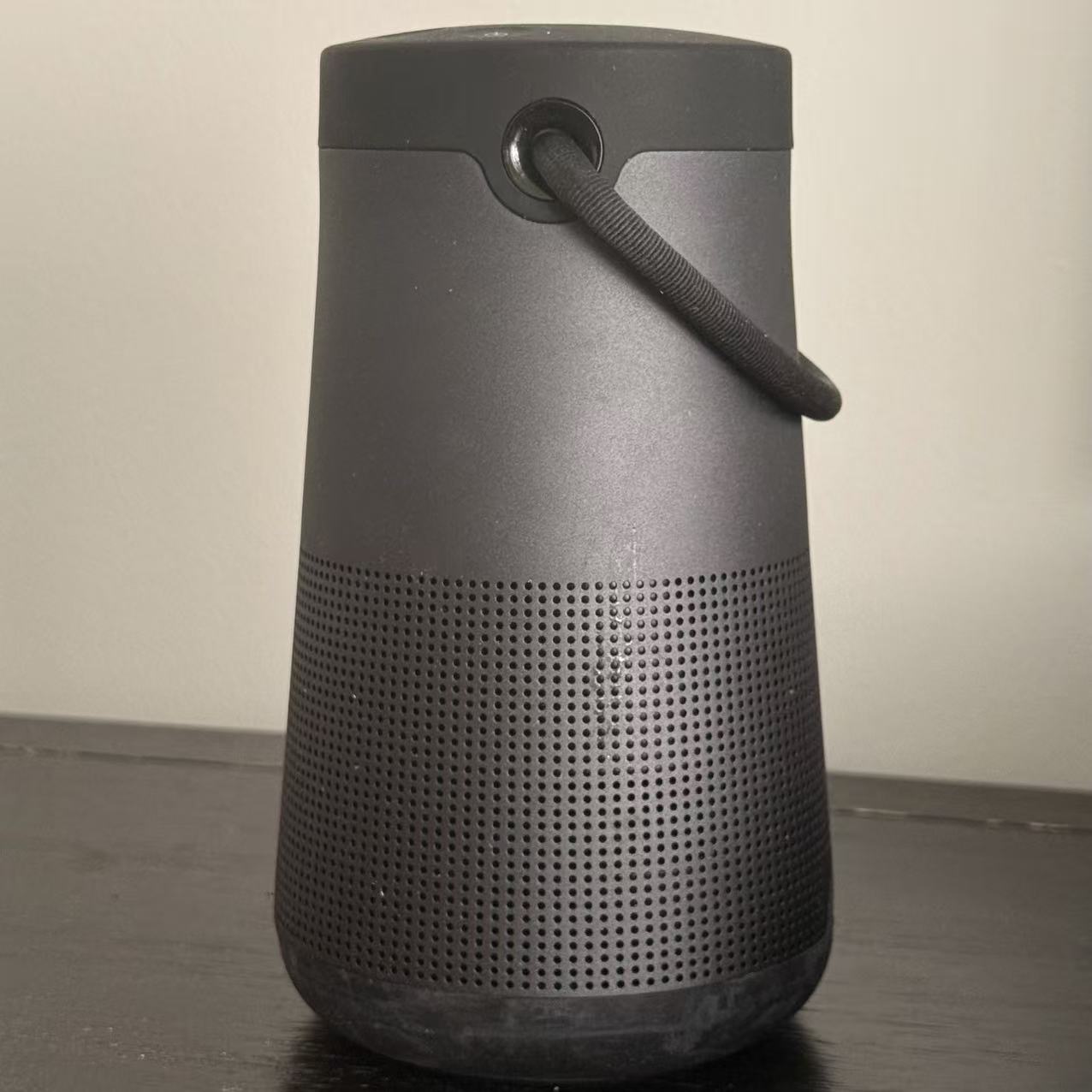 This is a Bose speaker I took from another angle. I think its appearance is quite special so I wanted to try it.